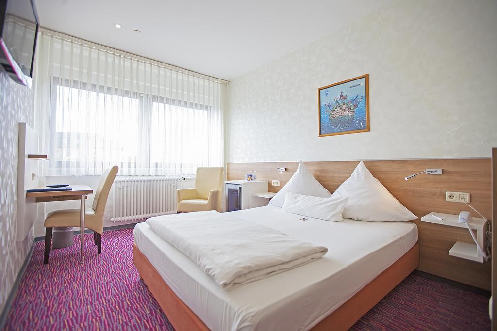 Am Bismarck Hotel Mannheim Room photo