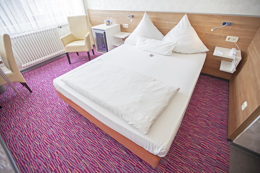 Am Bismarck Hotel Mannheim Room photo